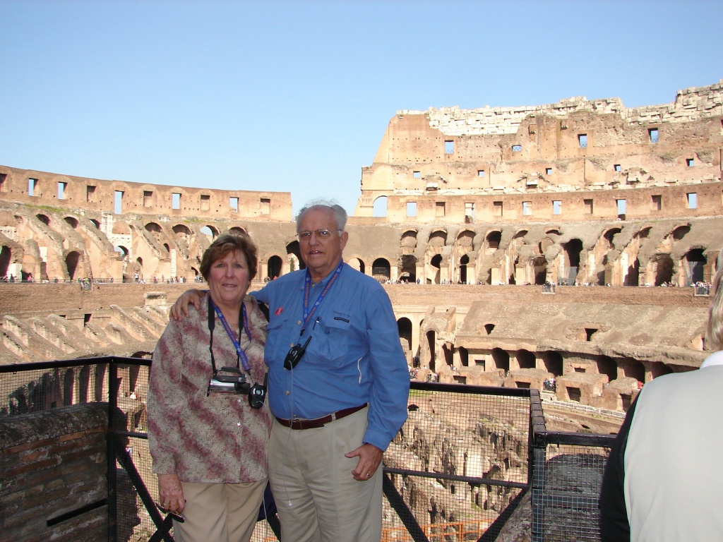 2008/03(March)/AroundTheWorld/Rome/1024x768_two more old ruins.jpg